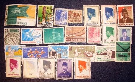 00712 100 Briefmarken aus Indonesien